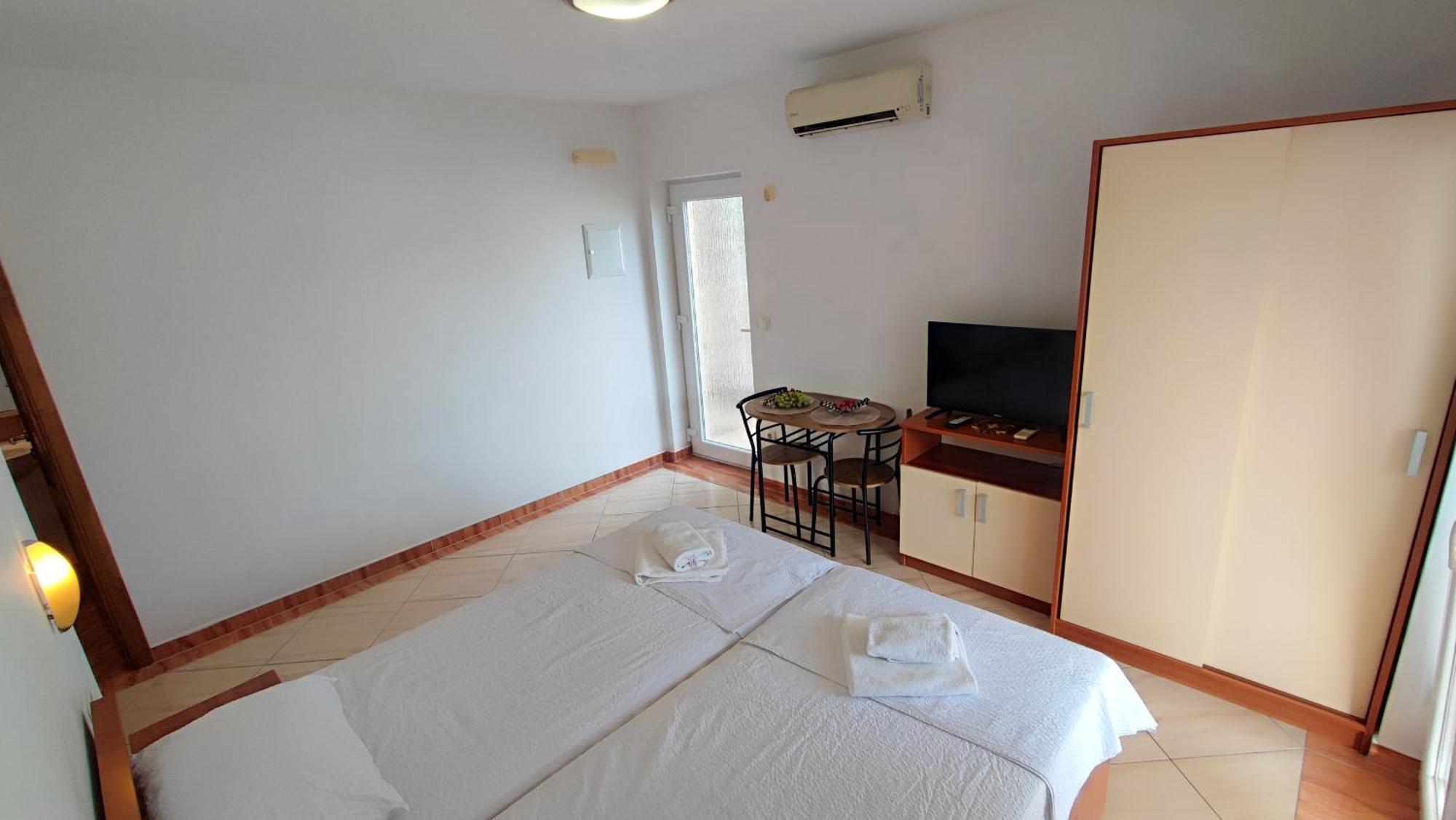 Villa Penava, Private Beach, Pool And 7Min To Trogir Rum bild