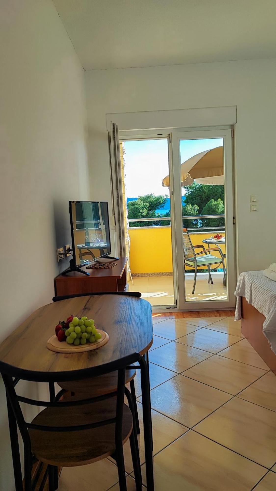 Villa Penava, Private Beach, Pool And 7Min To Trogir Rum bild