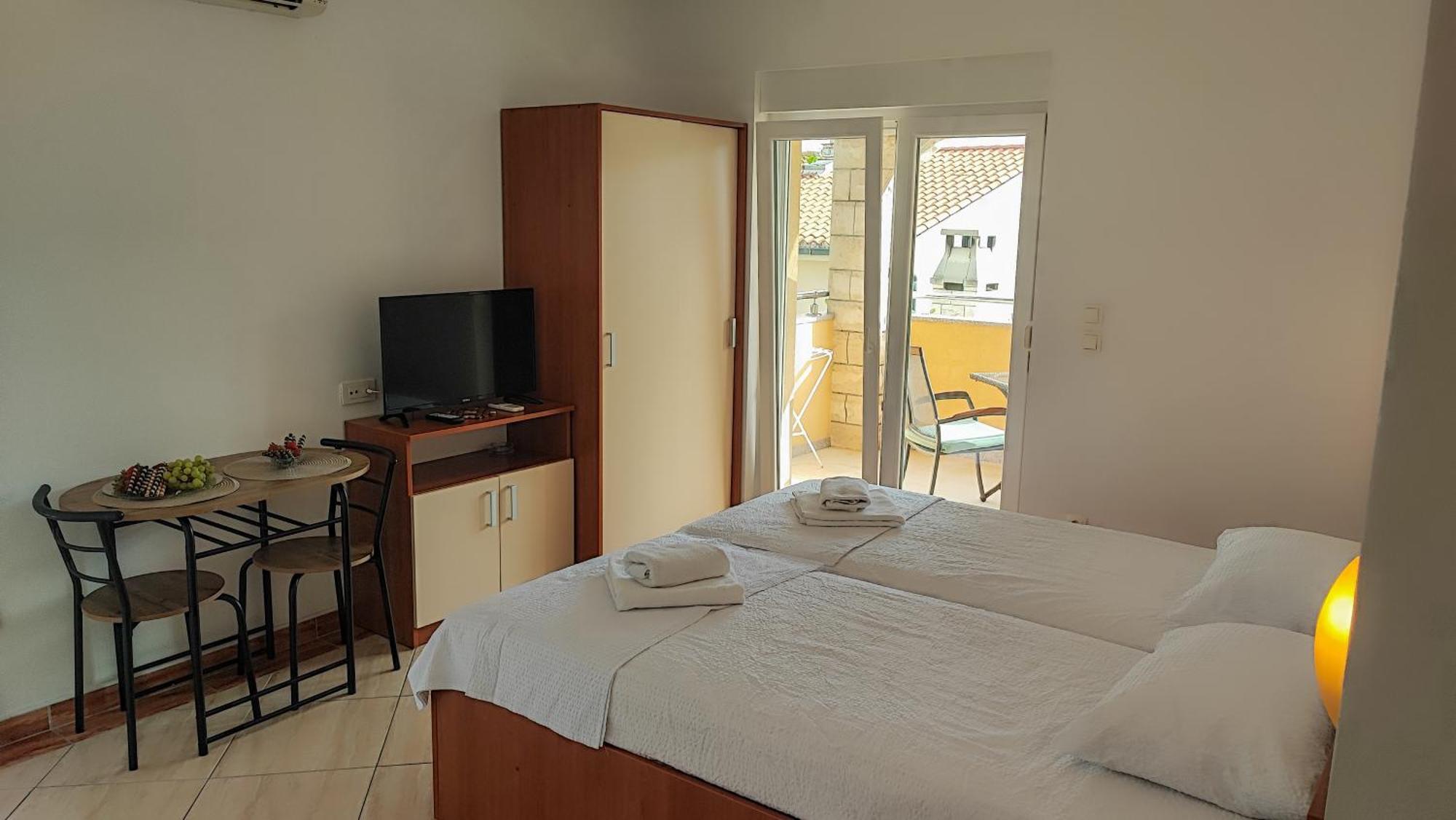 Villa Penava, Private Beach, Pool And 7Min To Trogir Rum bild