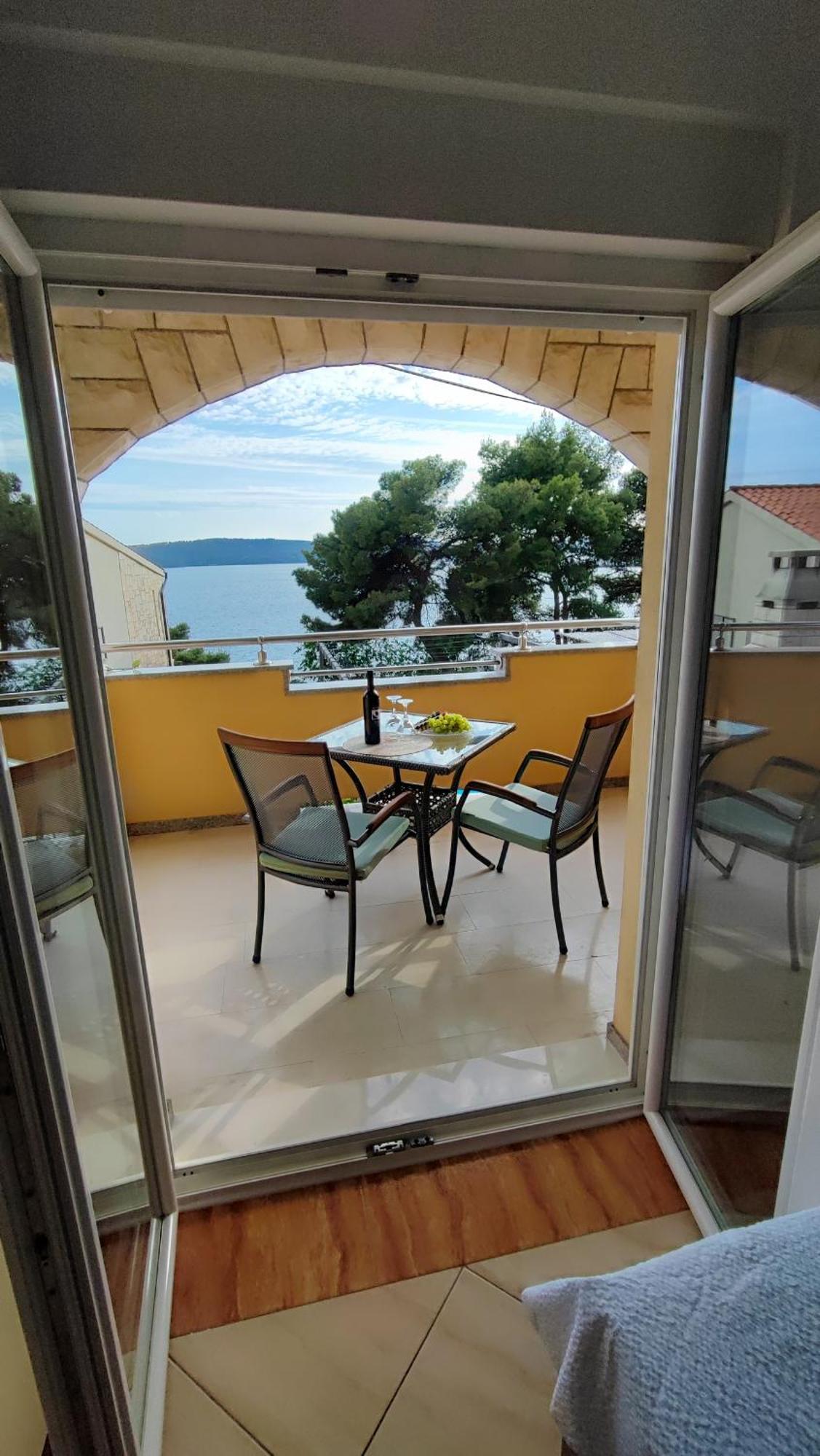 Villa Penava, Private Beach, Pool And 7Min To Trogir Rum bild