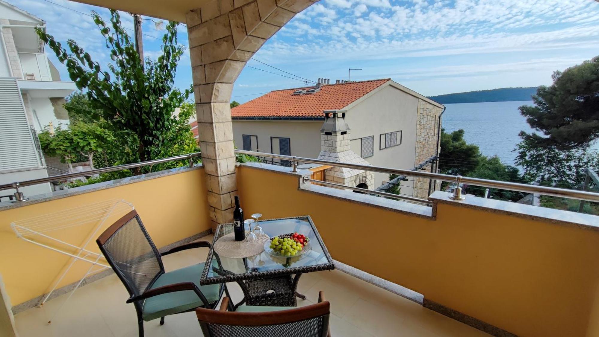 Villa Penava, Private Beach, Pool And 7Min To Trogir Rum bild